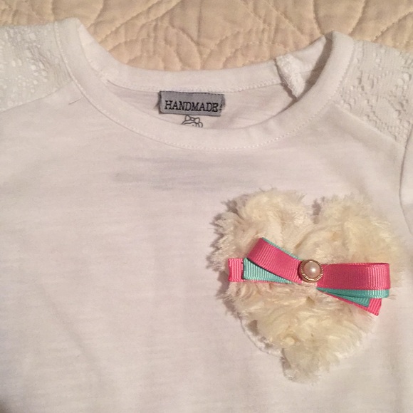 Sweet ruffled tunic/shirt. - Picture 2 of 3